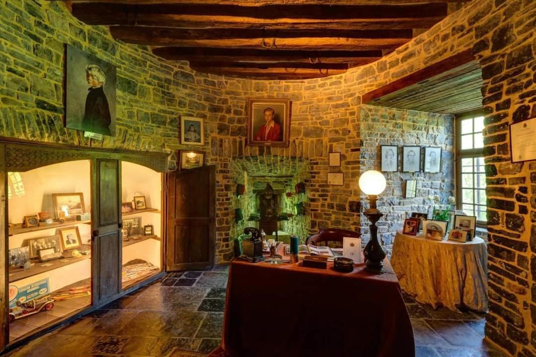 Lesse En Ciel Vous Accueille Avec Plaisir . Villa Houyet ภายนอก รูปภาพ